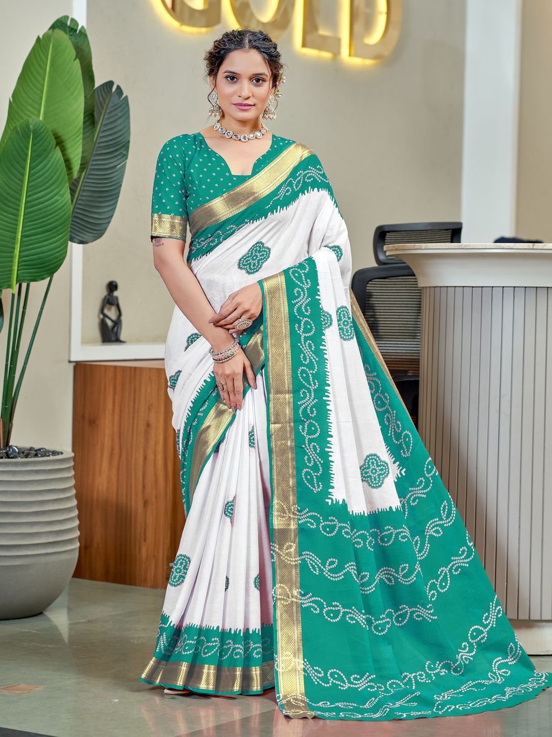 

MOKSHA DESIGNS Bandhani Printed Zari Pure Cotton Block Print Saree, White