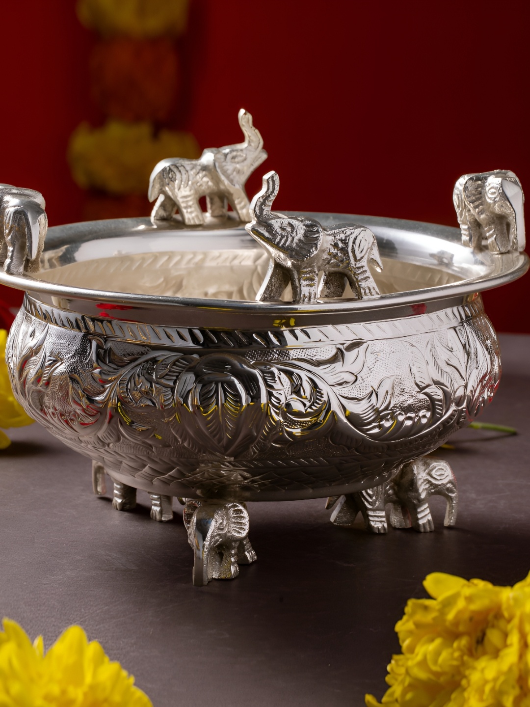 

TYOOHAR Textured Brass Decorative Bowl, Silver