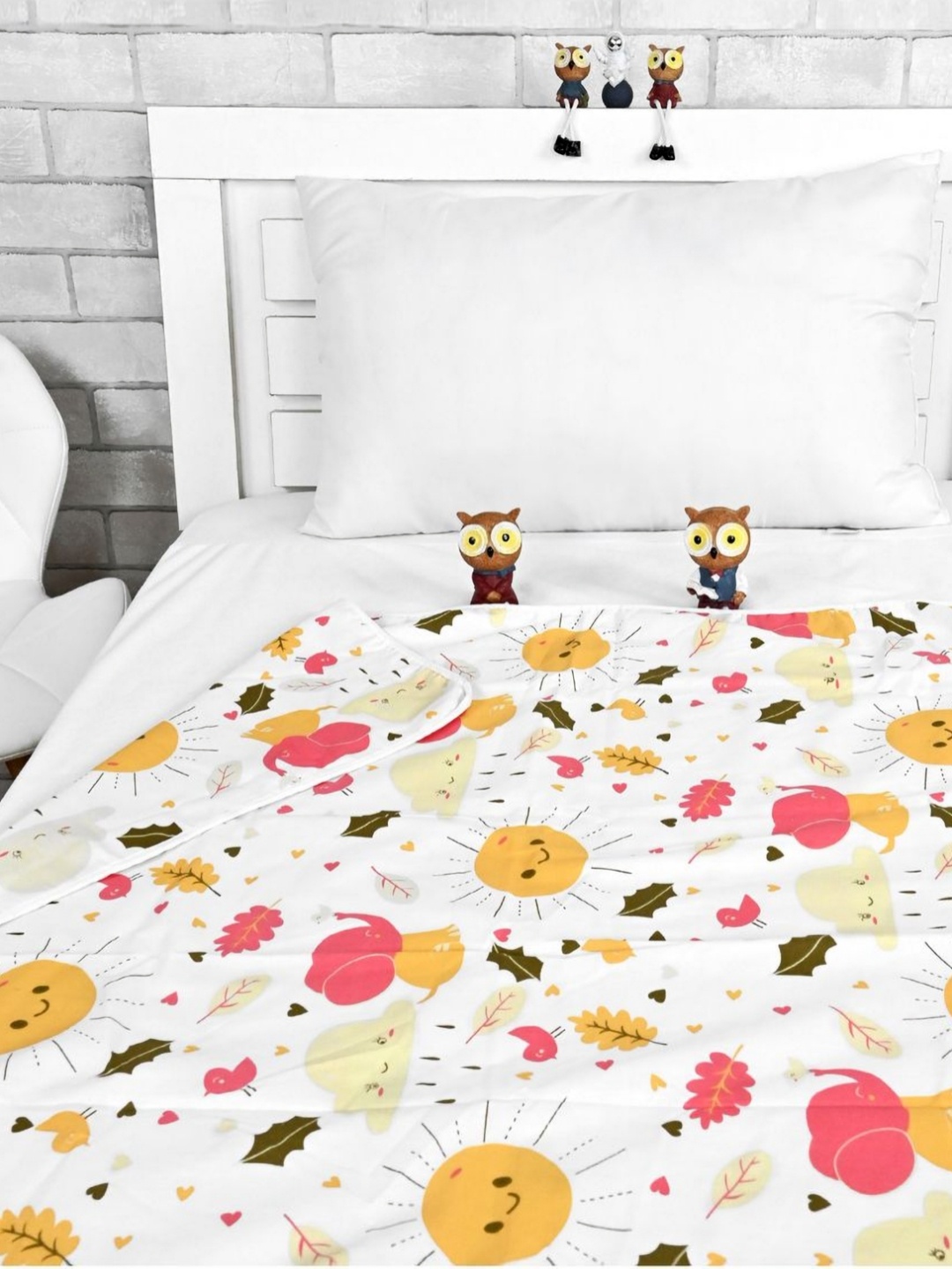 

Divine Casa White & Yellow Geometric AC Room 120 GSM Cotton Single Bed Blanket