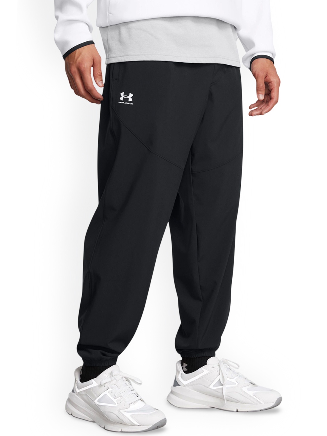 

UNDER ARMOUR Men Woven Slim Fit Joggers, Black