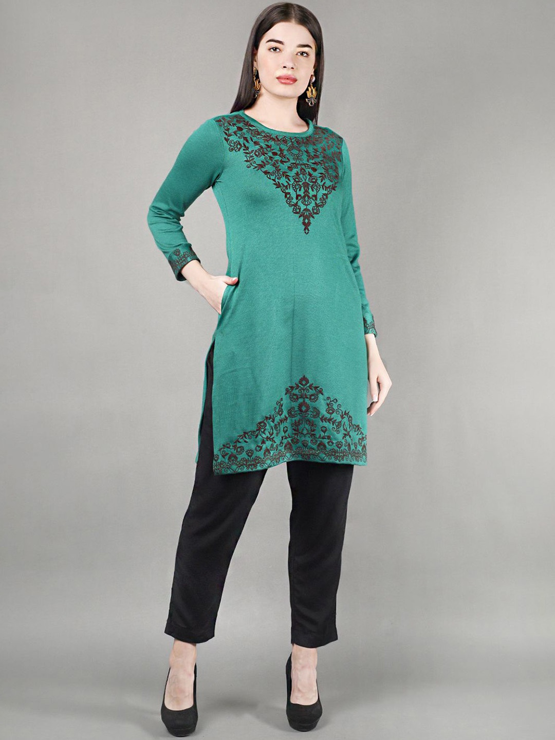 

BARARA ETHNIC Floral Embroidered Thread Work Straight Kurti, Green