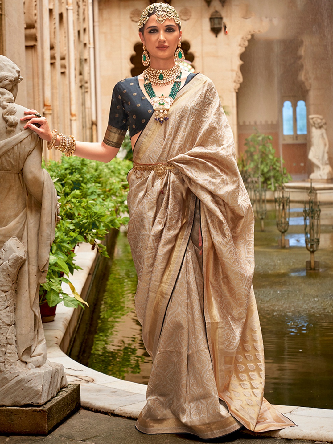

MONJOLIKA FASHION Ethnic Motifs Zari Banarasi Saree, Cream