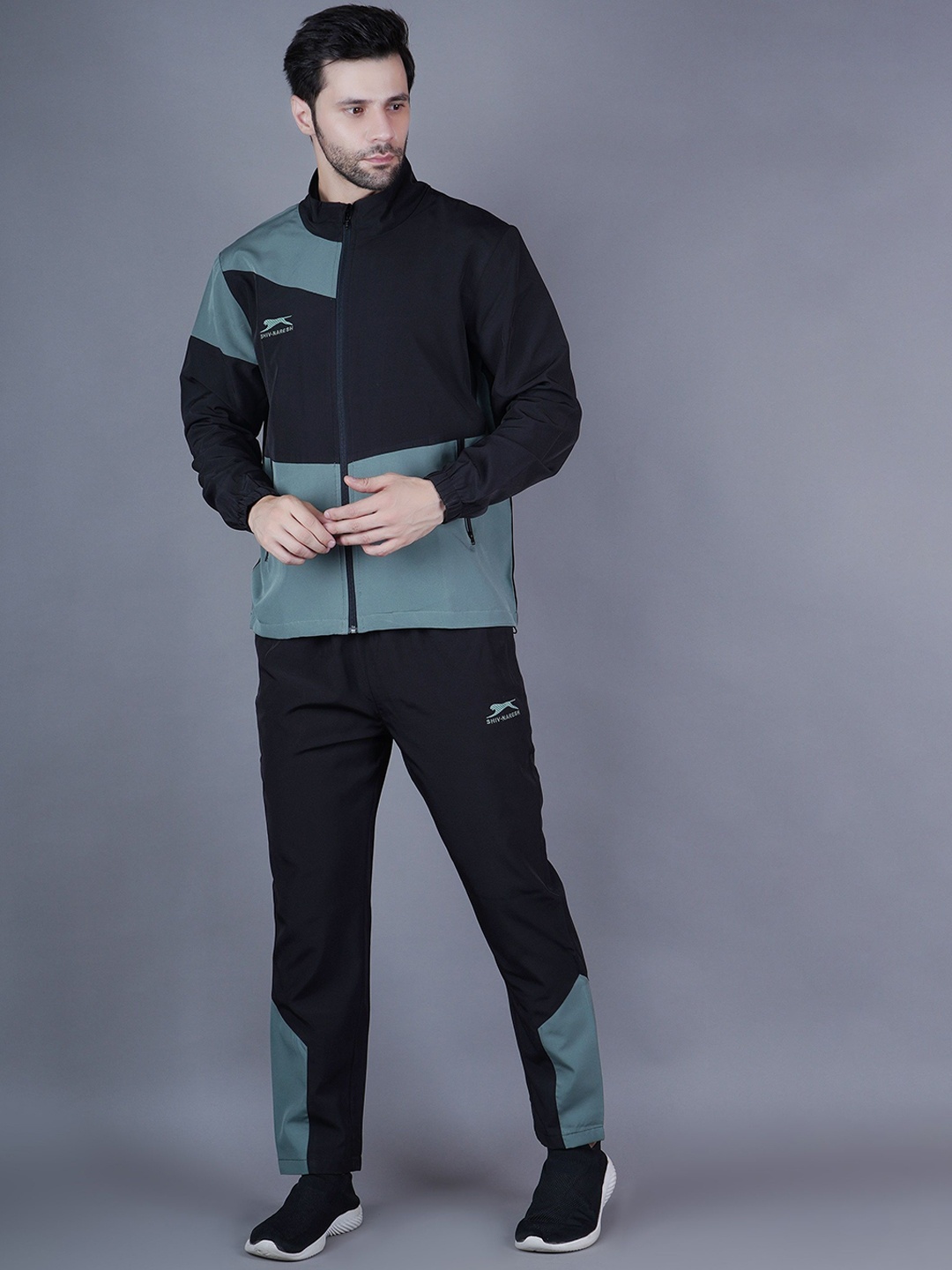 

Shiv Naresh Men Color-Blocked Mock Collar Mid-Rise Tracksuit, Black