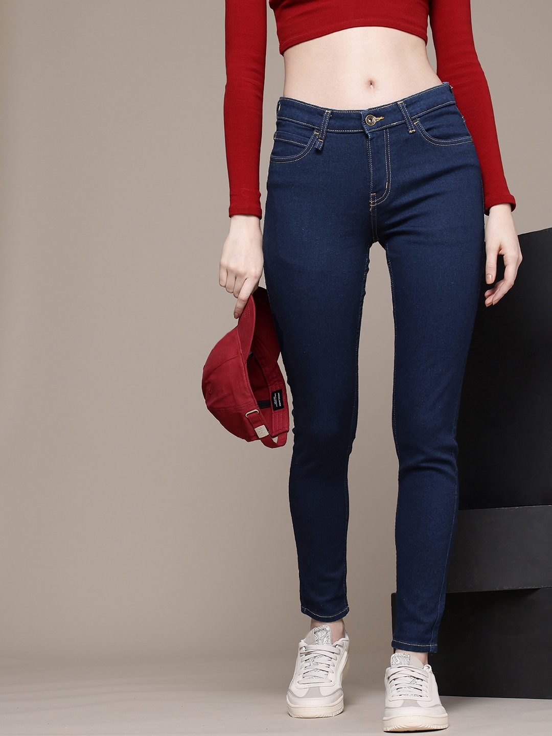 

The Roadster Life Co. Women Skinny Fit Stretchable Jeans, Blue