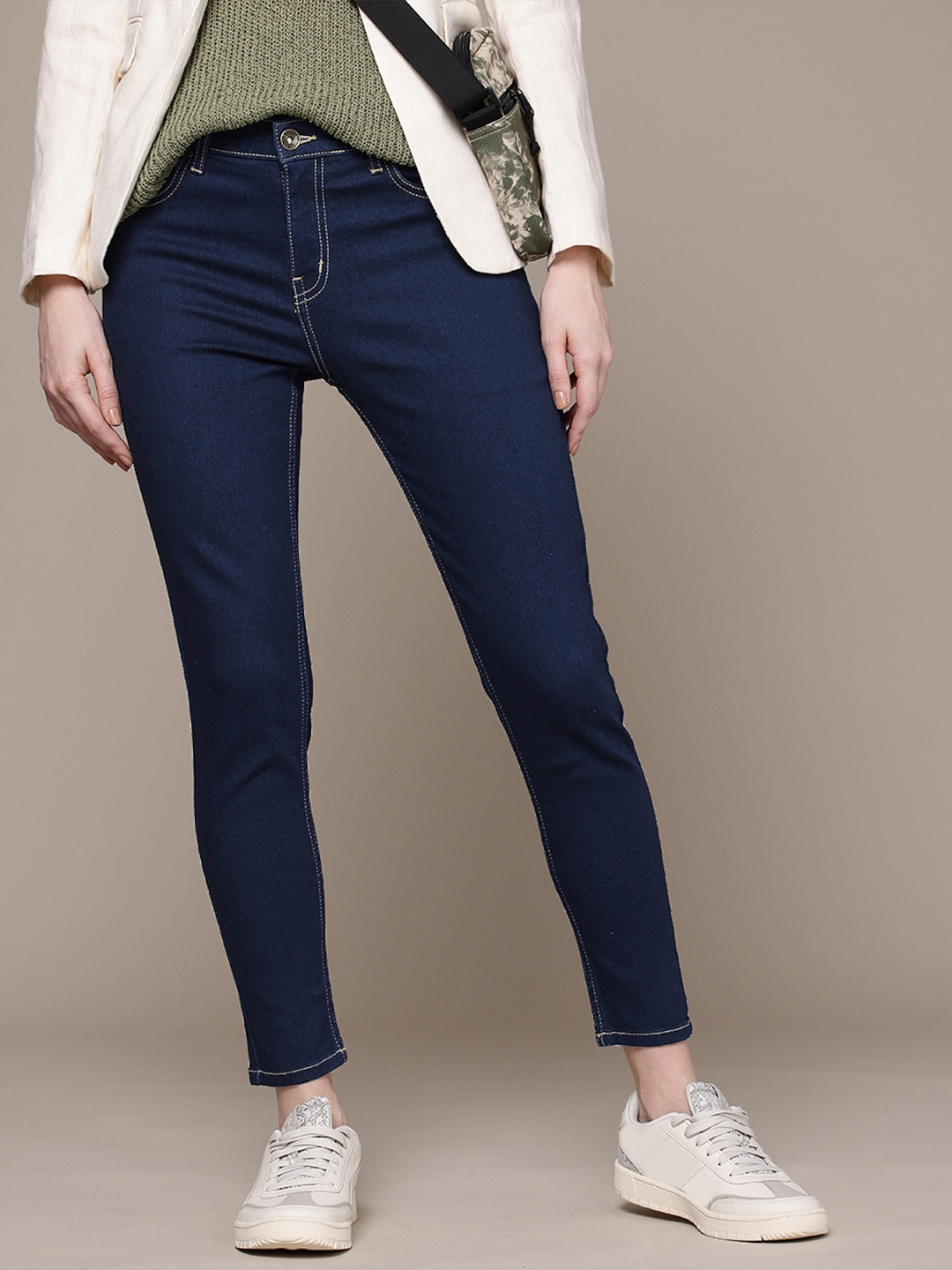

The Roadster Life Co. Women Skinny Fit Stretchable Jeans, Blue