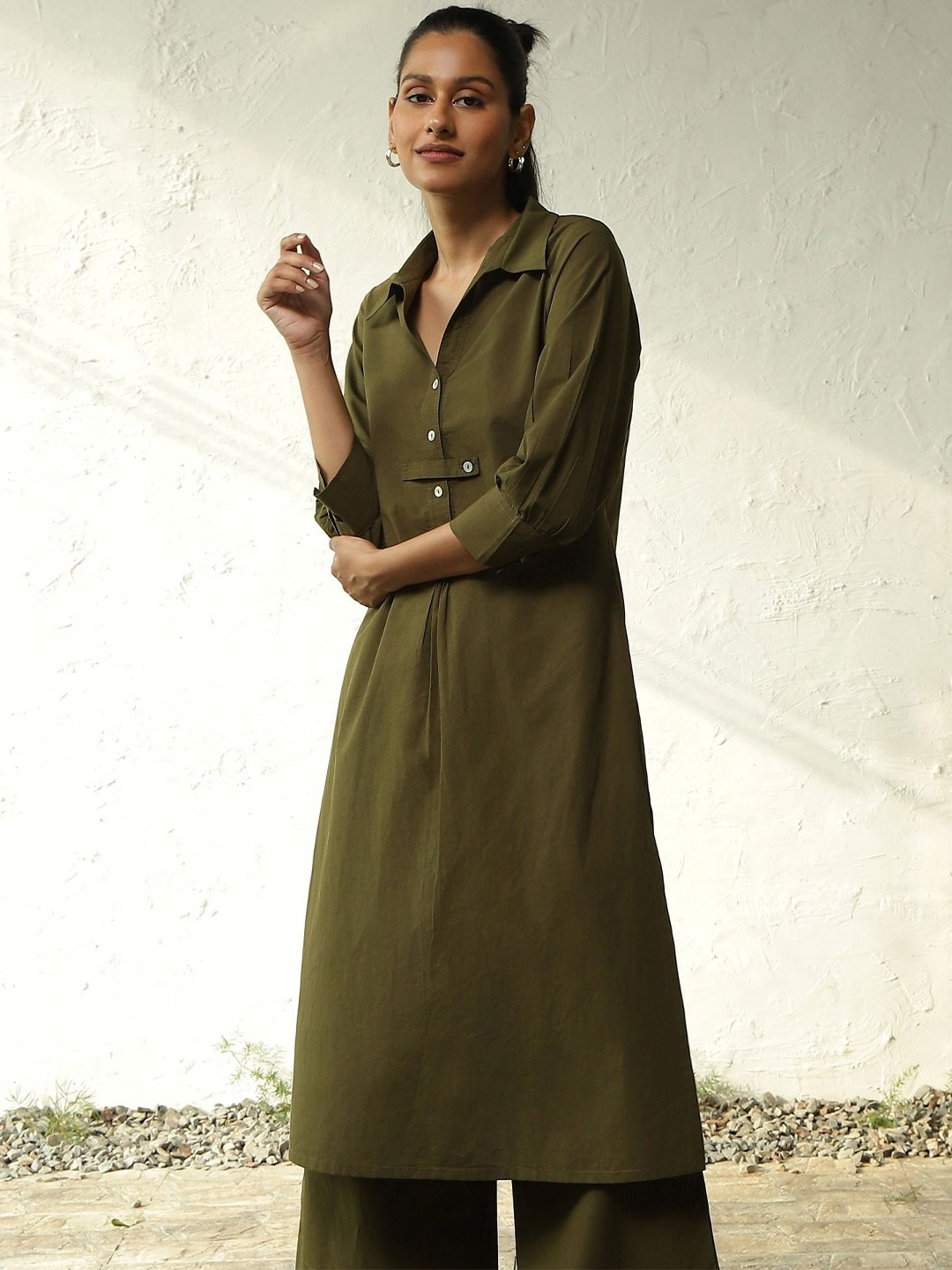 

Canoopi Forest Puff Sleeves Shirt Collar A-Line Kurta, Green