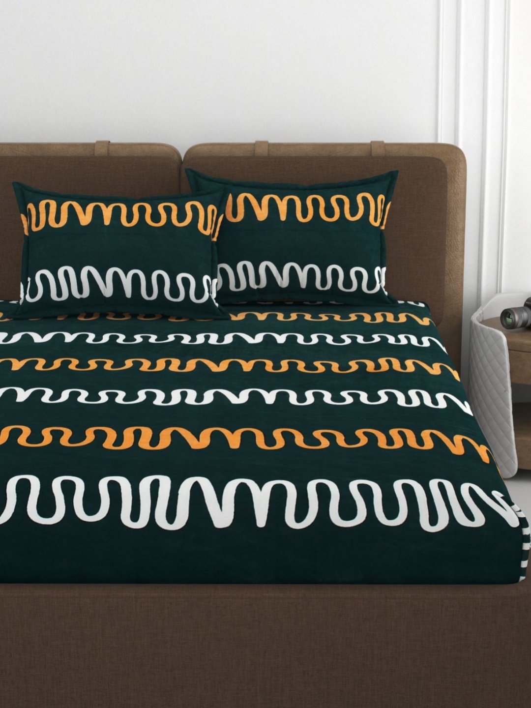 

VOMZER Green & White Abstract Woolen 350 TC Double King Bedsheet Set-2.54 m x 2.28 m