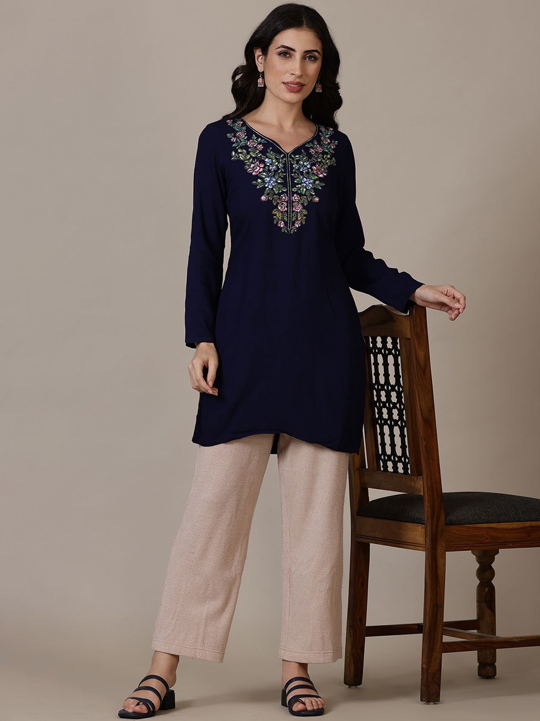 

AURELIA Floral Embroidered Thread Work V-Neck A-Line Kurti, Navy blue
