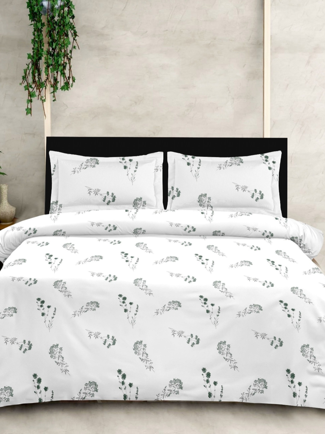 

Ariana White & Grey Floral Printed 210 TC Cotton King Bedsheet Set 2.70 m x 2.70 m