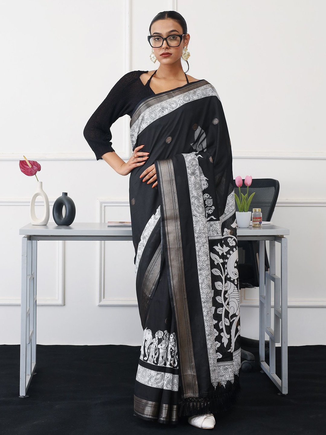 

Tikhi Imli Kalamkari Printed Ready to Wear Saree, Black