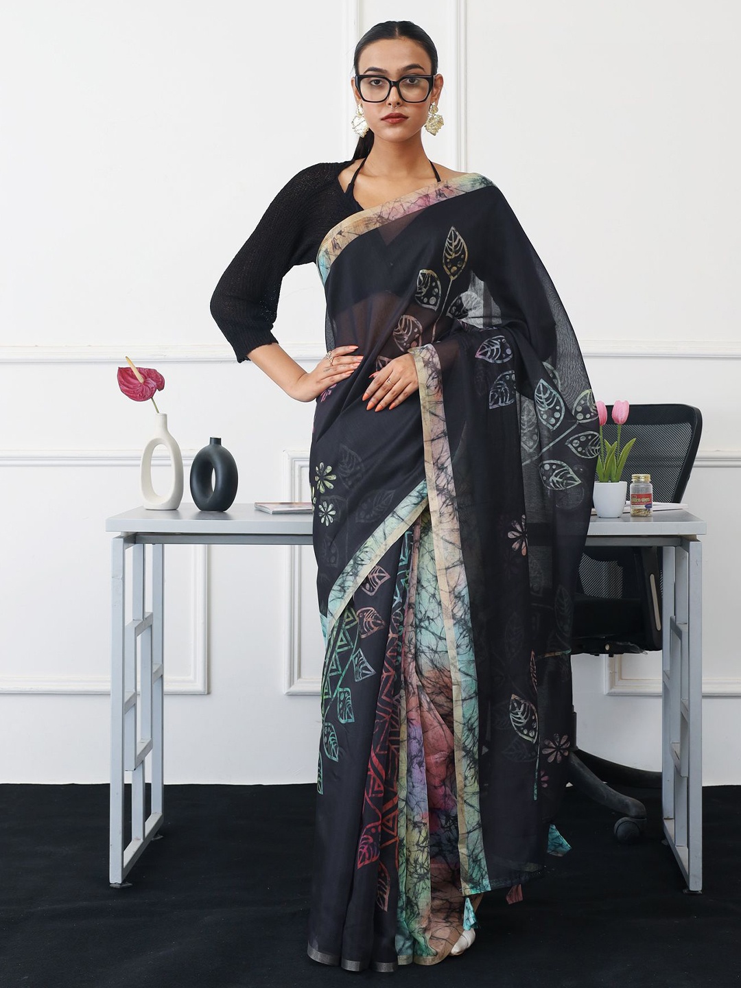 Tikhi Imli Abstract Printed Saree, Black