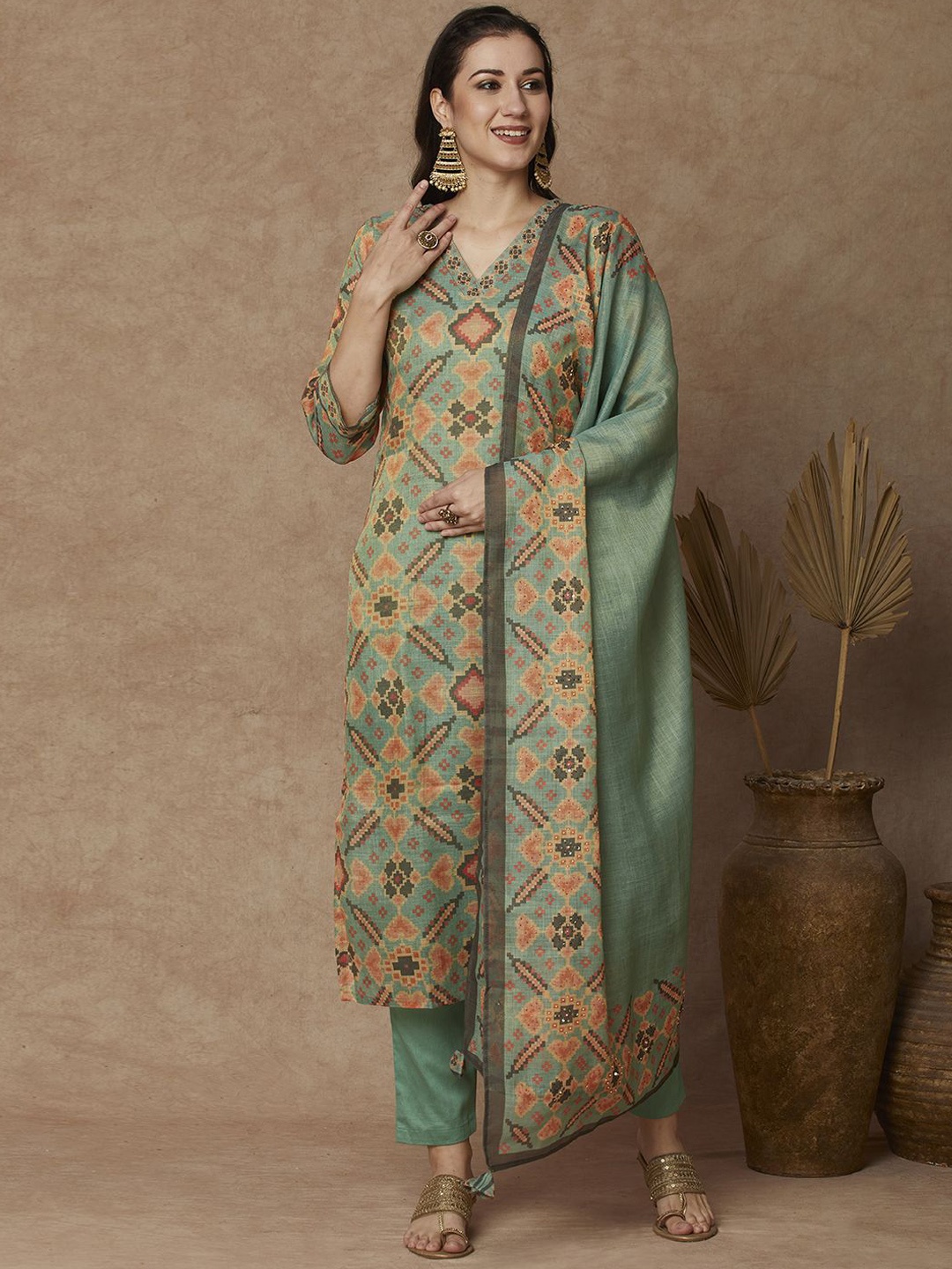 

FASHOR Ethnic Motifs Printed V-Neck Straight Kurta with Trousers and Dupatta, Green