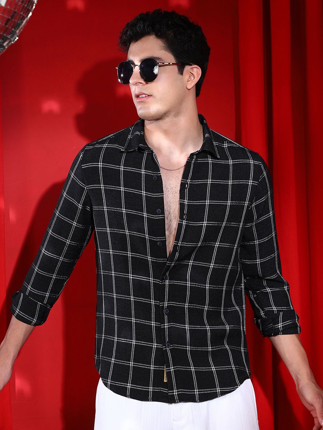 

Campus Sutra Men Comfort Fit Spread Collar Windowpane Checked Casual Shirt, Black