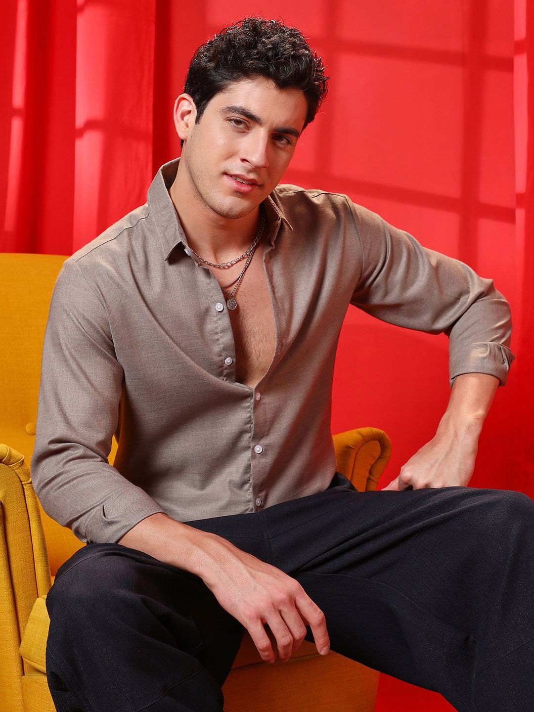 

Campus Sutra Men Comfort Fit Spread Collar Solid Casual Shirt, Brown