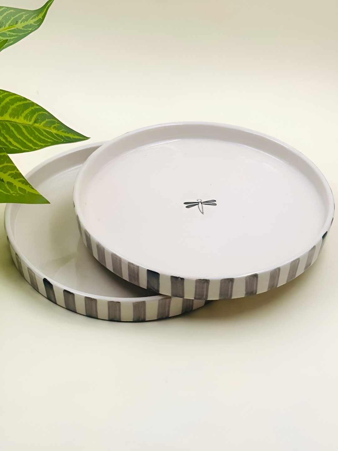 

Lupaava White and Grey 2 Pieces Printed Ceramic Dishwasher Safe Plates