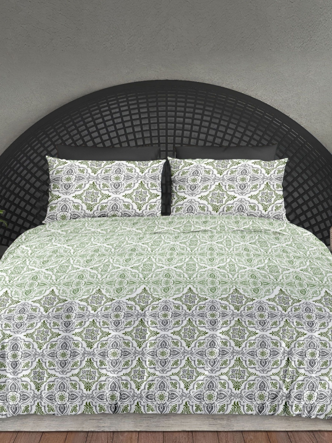 

Ariana White & Green Ethnic Motifs 300 TC Cotton King Bedsheet Set 2.70 m x 2.70 m