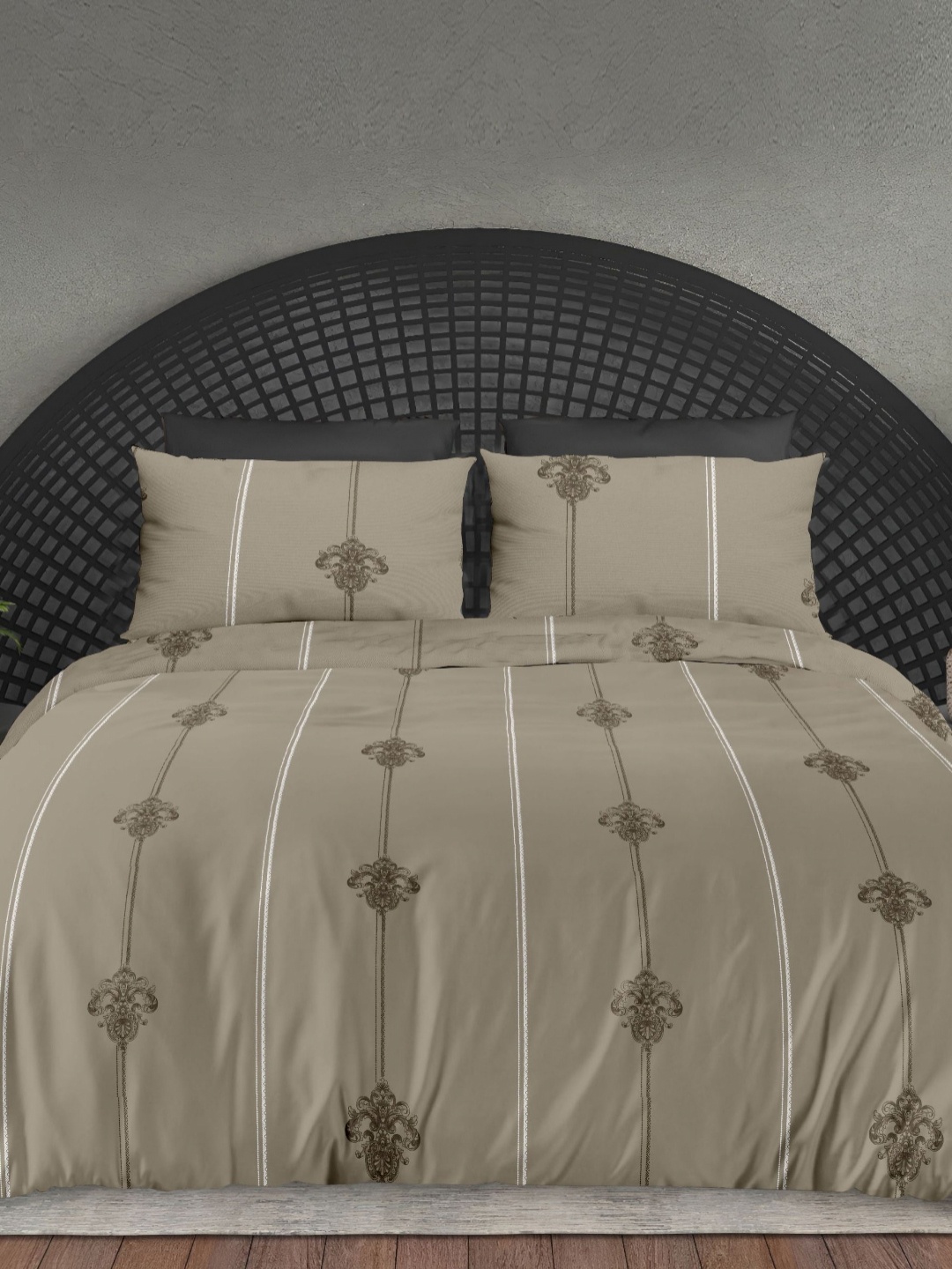 

Ariana Beige & White Printed Cotton 600 TC King Bedsheet Set 2.70 m x 2.70 m
