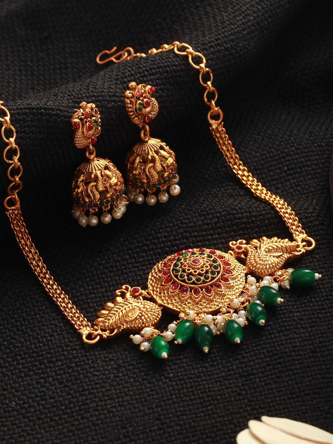 

Jazz and Sizzle Gold-Plated Artificial Stones and Beads Studded & Beaded Jewellery Set