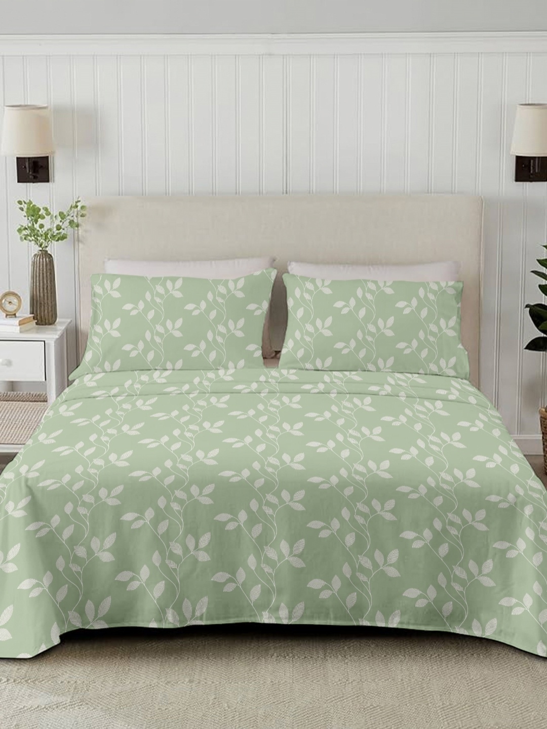 

Ariana Green & White Floral Printed Cotton 210 TC King Bedsheet Set 2.70 m x 2.28 m