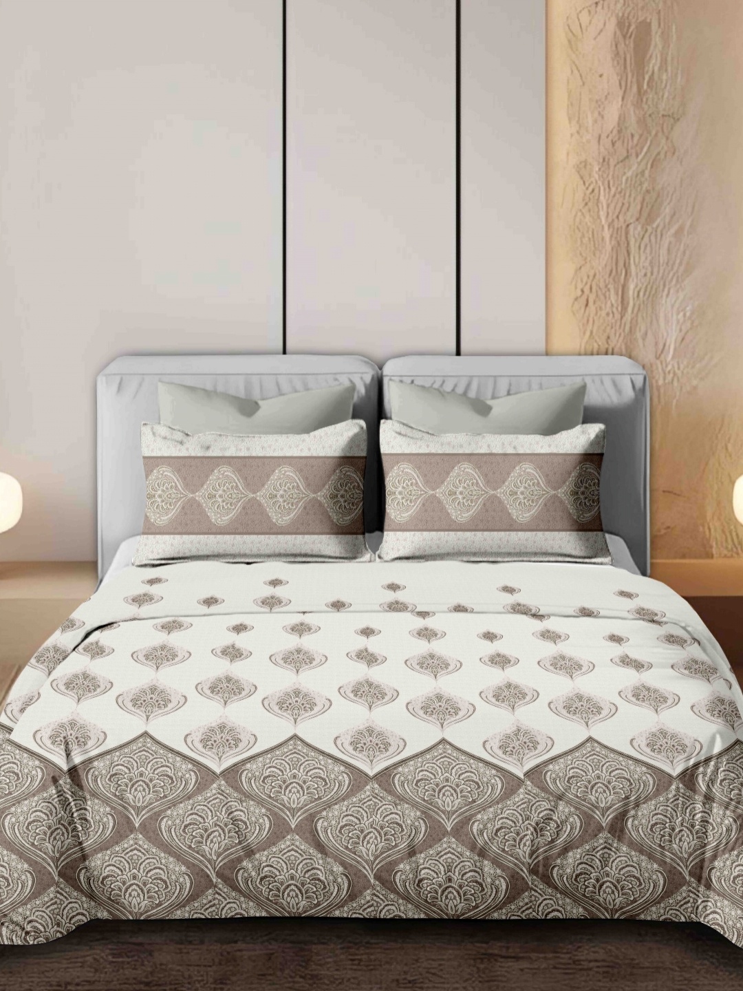 

Ariana Beige & White Printed Cotton 180 TC King Bedsheet Set 2.70 m x 2.70 m