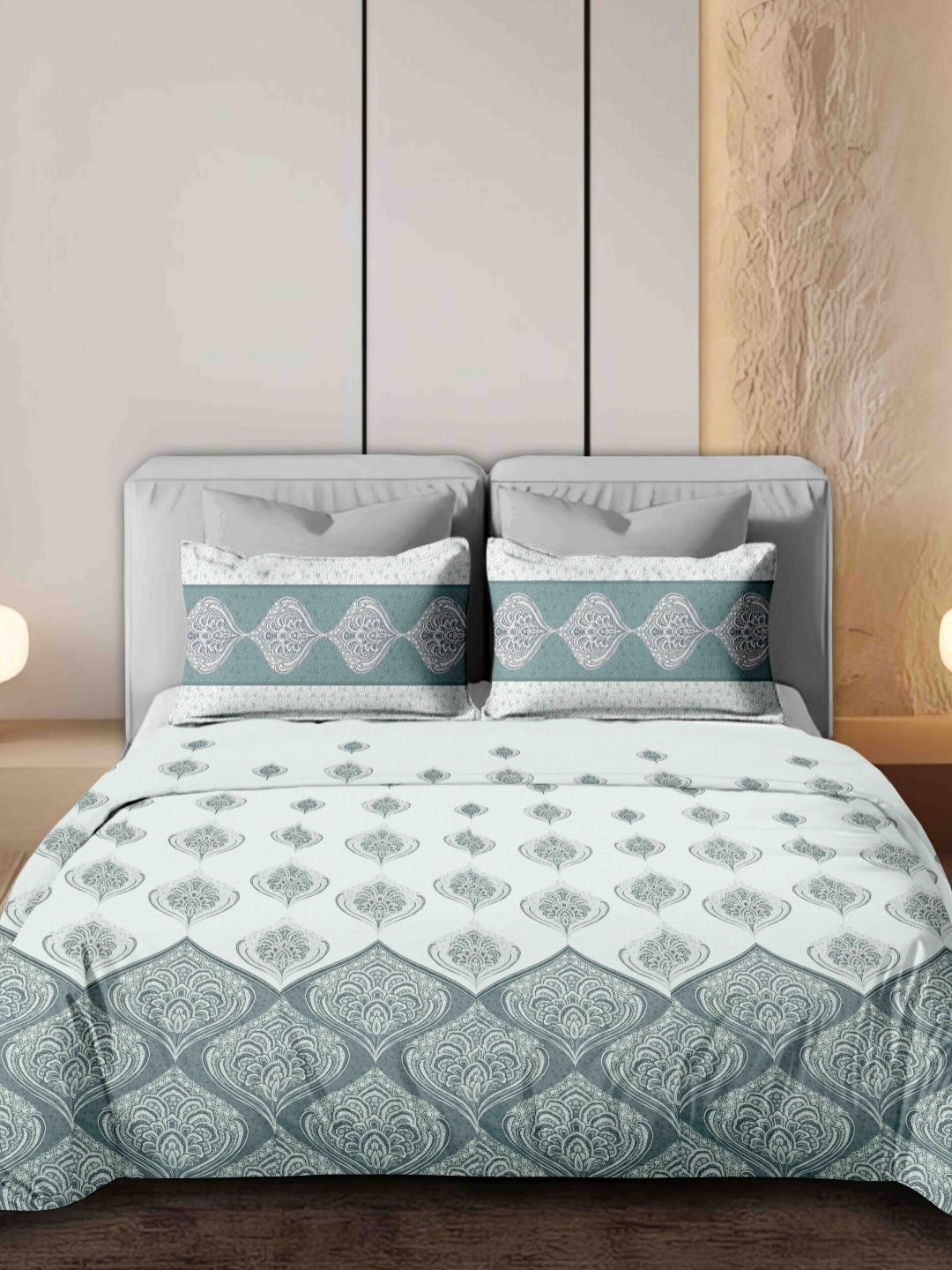 

Ariana Blue & Green Printed Cotton 180 TC King Bedsheet Set 2.70 m x 2.70 m