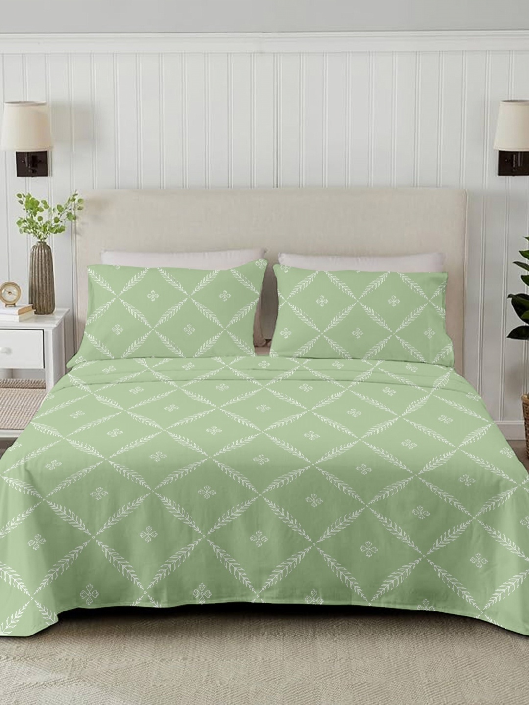 

Ariana Green & White Printed Cotton 210 TC King Bedsheet Set 2.70 m x 2.25 m