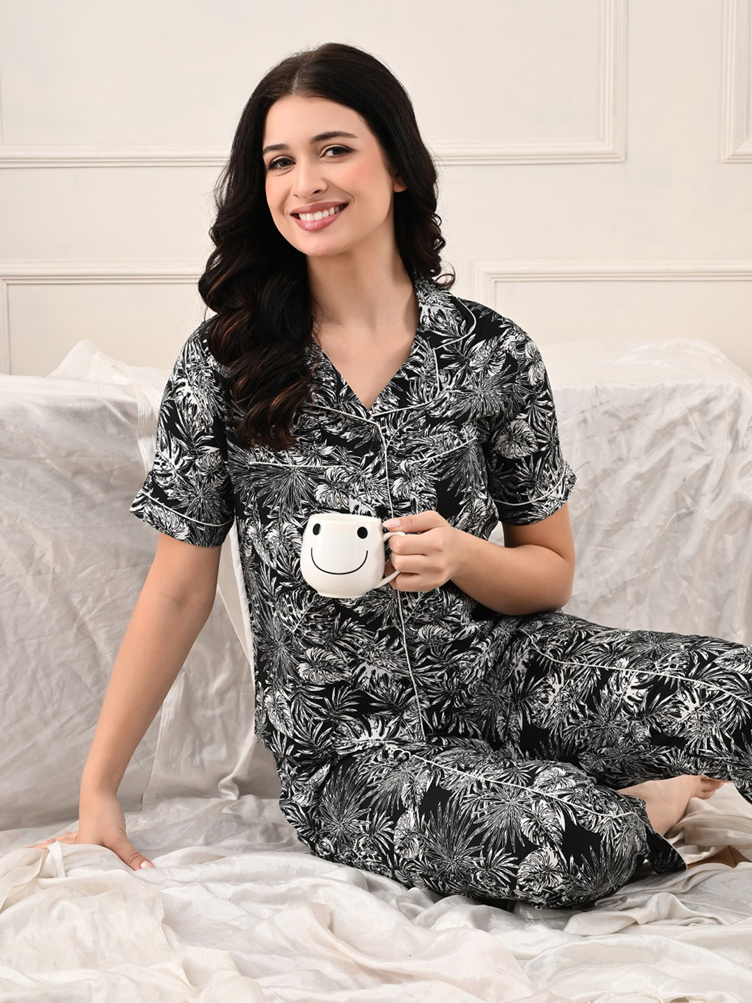 

Unifringe Women Tropical Printed Lapel Collar Night suit, Black