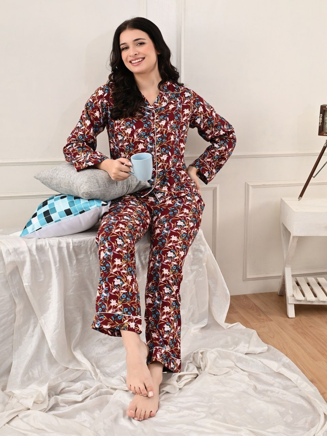 

Unifringe Women Floral Printed Night suit, Maroon