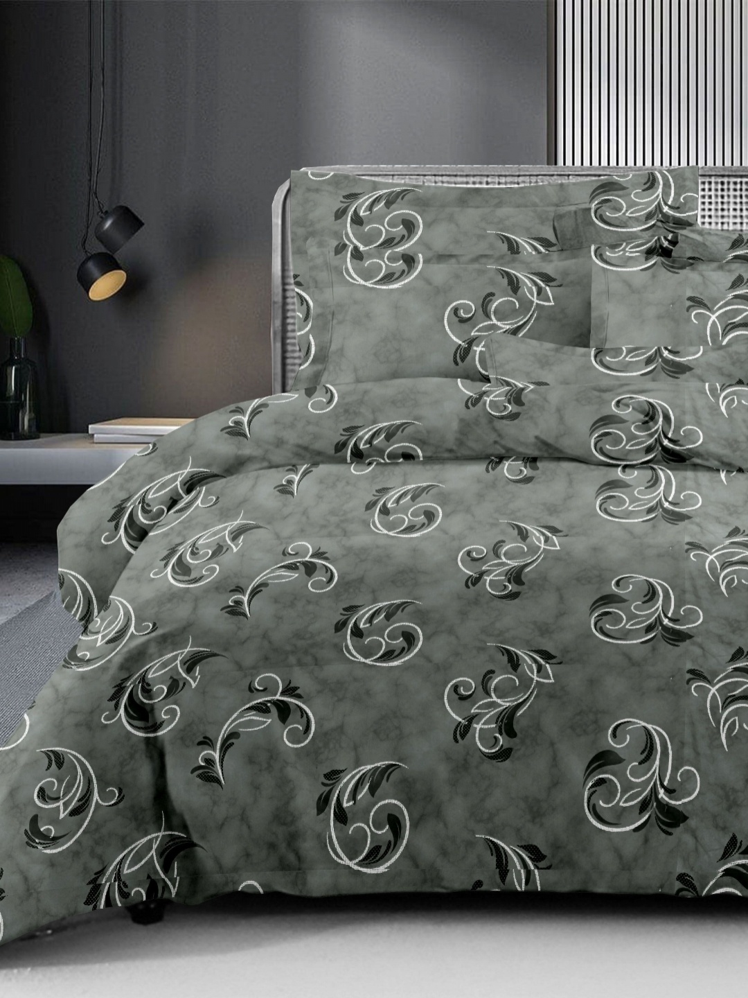 

Ariana Grey & Black Floral Printed Cotton 210 TC Single Bedsheet Set 2.25 m x 1.5 m