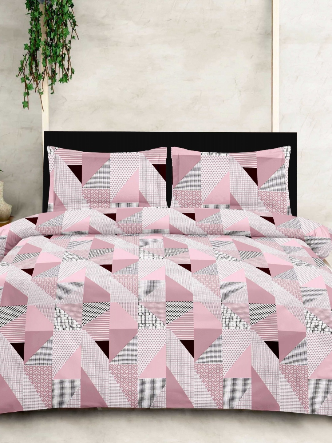 

Ariana Pink & White Geometric Printed Cotton 210 TC King Bedsheet Set 2.70 m x 2.70 m