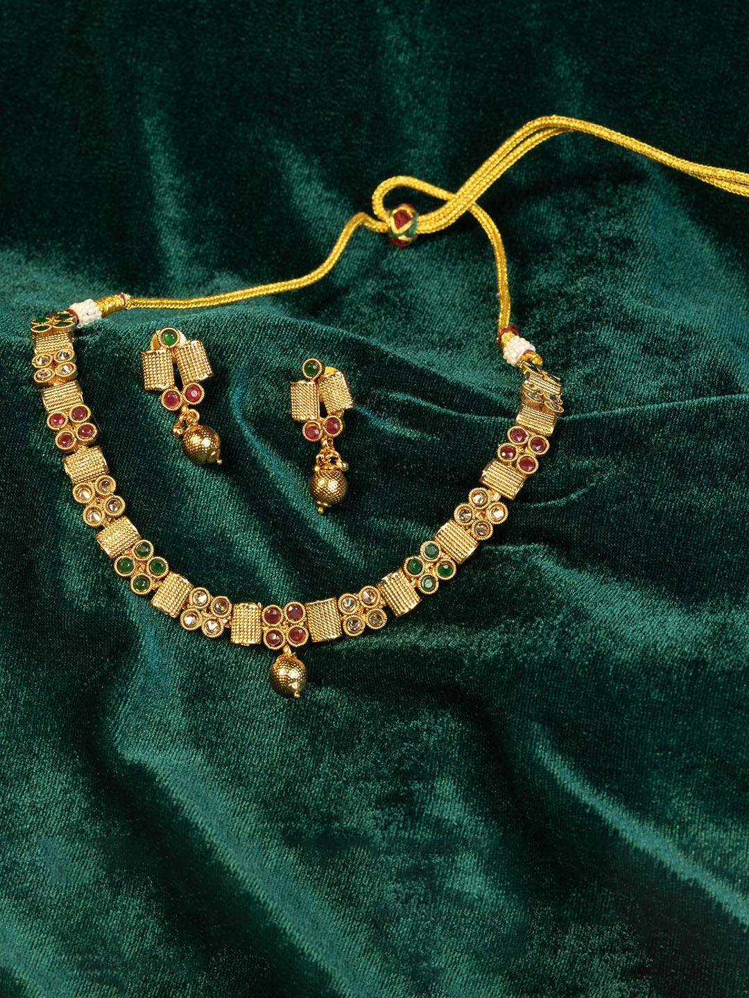 

GOLD CASH Women Gold Plated Stone Studded & Beaded Anti-Tarnish Jewellery Set