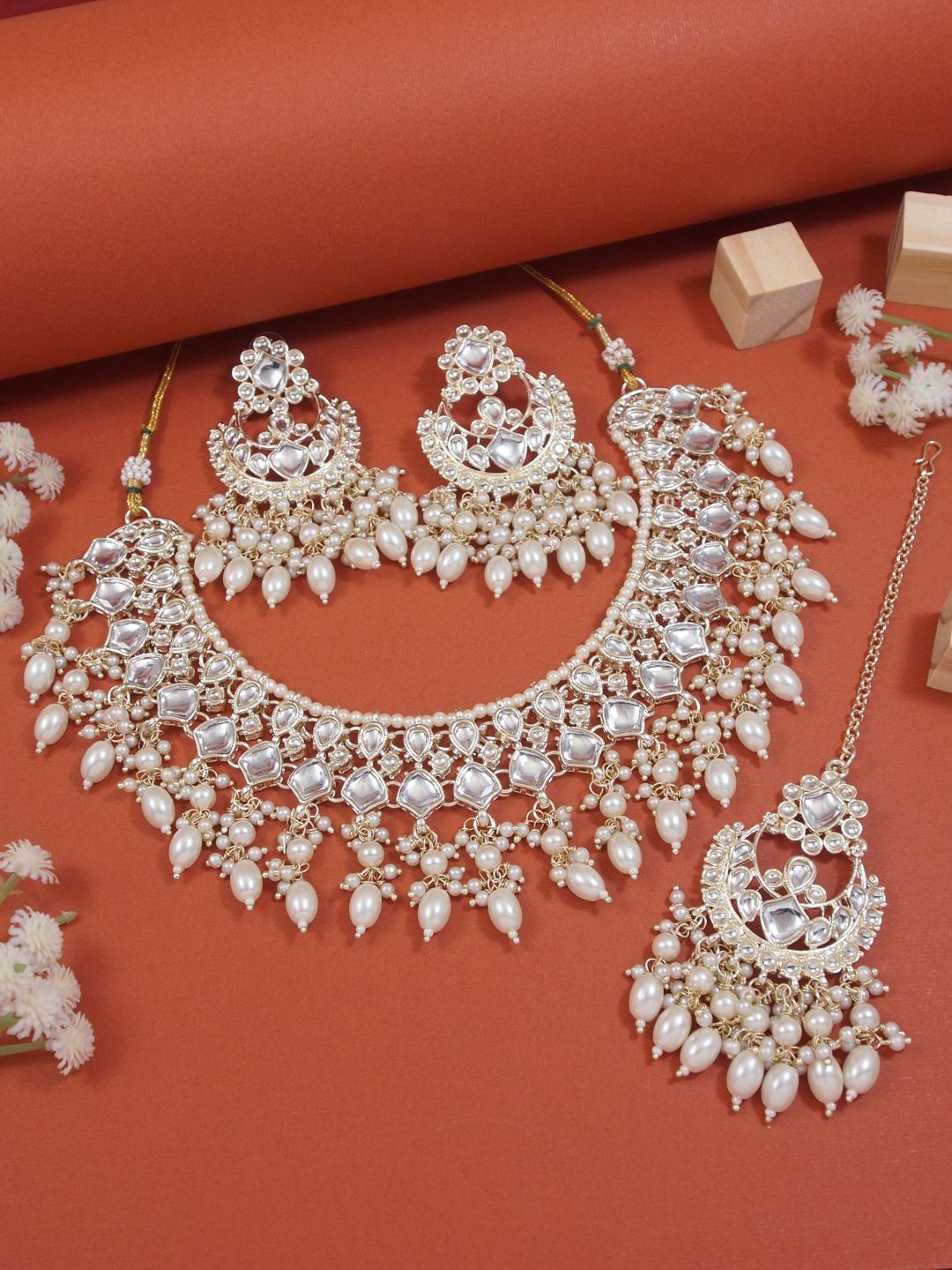 

I Jewels Gold-Plated Artificial Stones and Beads Studded & Beaded Jewellery Set