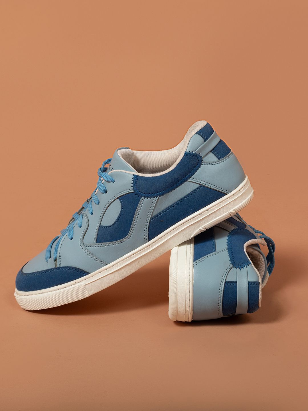 

Big Fox Men Colourblocked Sneakers, Blue