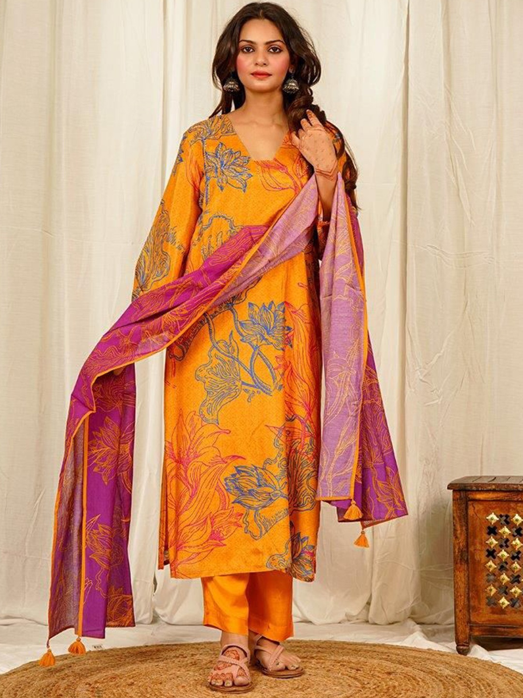 

EARTH O FAB Floral Printed Square-Neck Straight Kurta With Trousers And Dupatta, Yellow