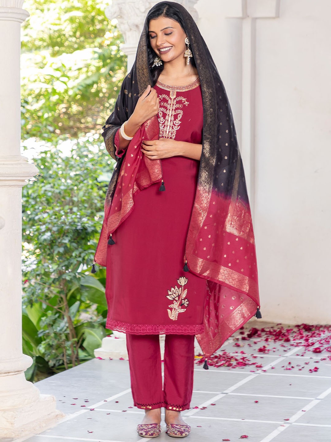 

MITTOO Ethnic Motifs Embroidered Round Neck Straight Kurta With Trousers And Dupatta, Pink