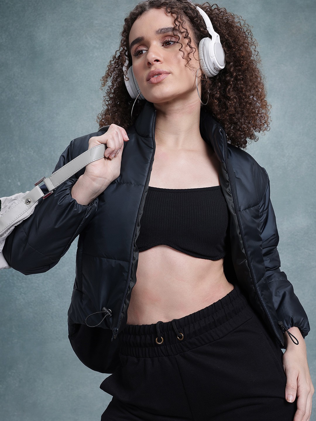 

The Roadster Lifestyle Co. Women Windcheater & Water Resistant Crop Padded Jacket, Navy blue