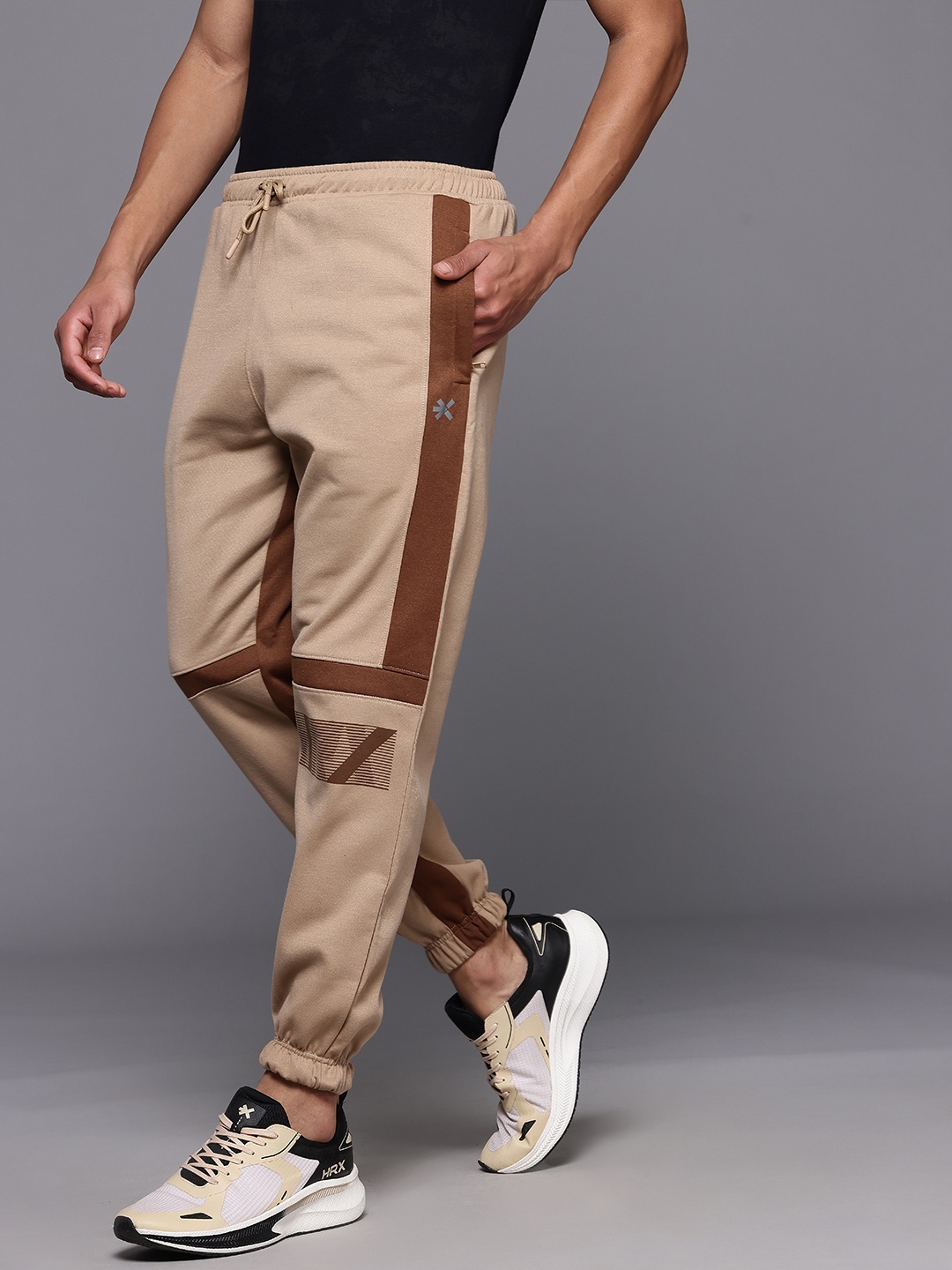 

HRX by Hrithik Roshan Men Printed Fleece Joggers, Beige