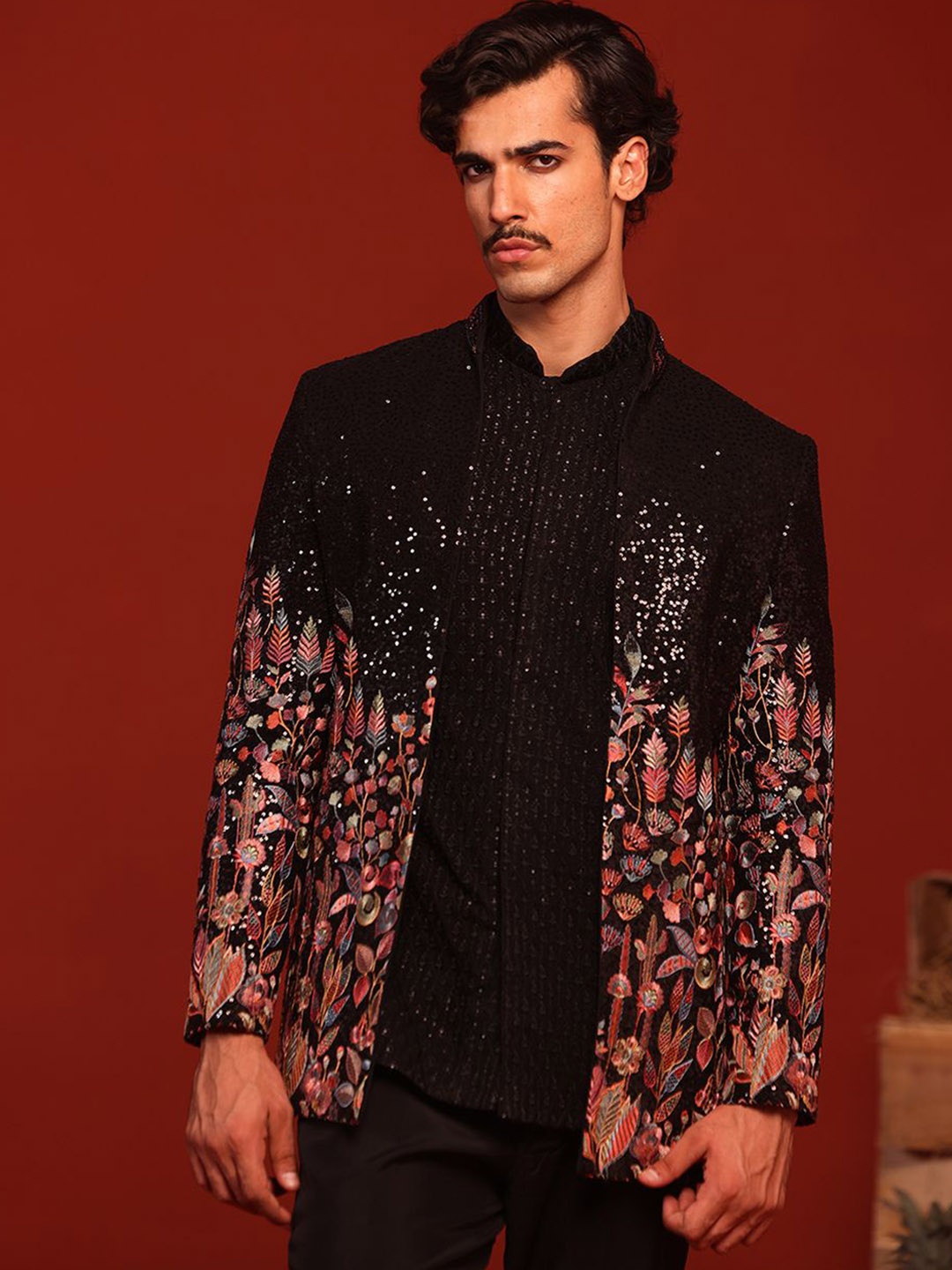 

KALPRAAG Embroidered Mandarin Collar Jodhpuri Set, Black