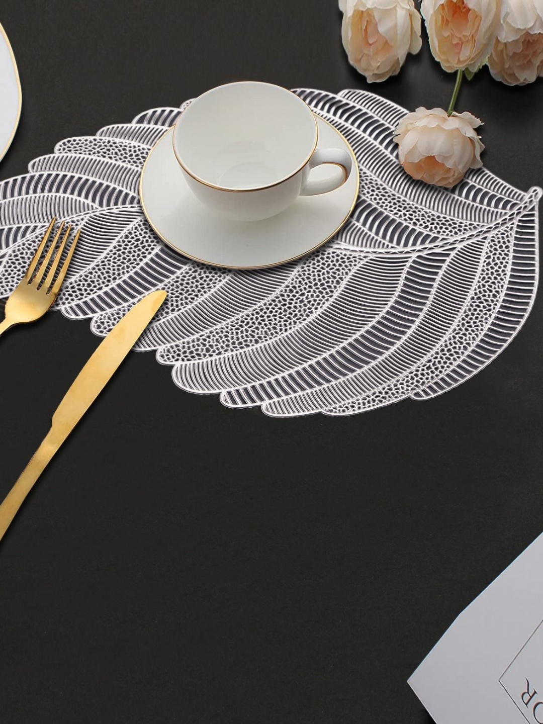 

LooMantha Silver-Toned 2 Pieces Leaf Cutwork Table Placemats