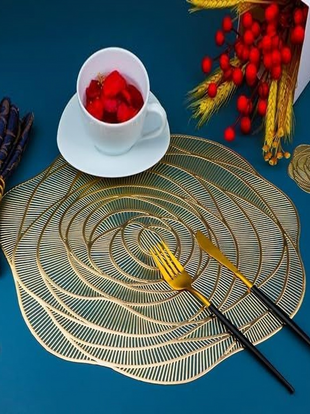 

LooMantha 2-Pcs Gold Cutwork Plastic Table Placemats