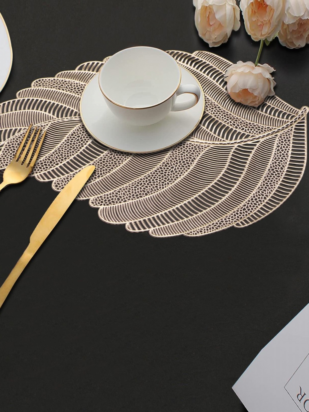 

LooMantha Gold-Toned 2 Pieces Leaf Cutwork Table Placemats