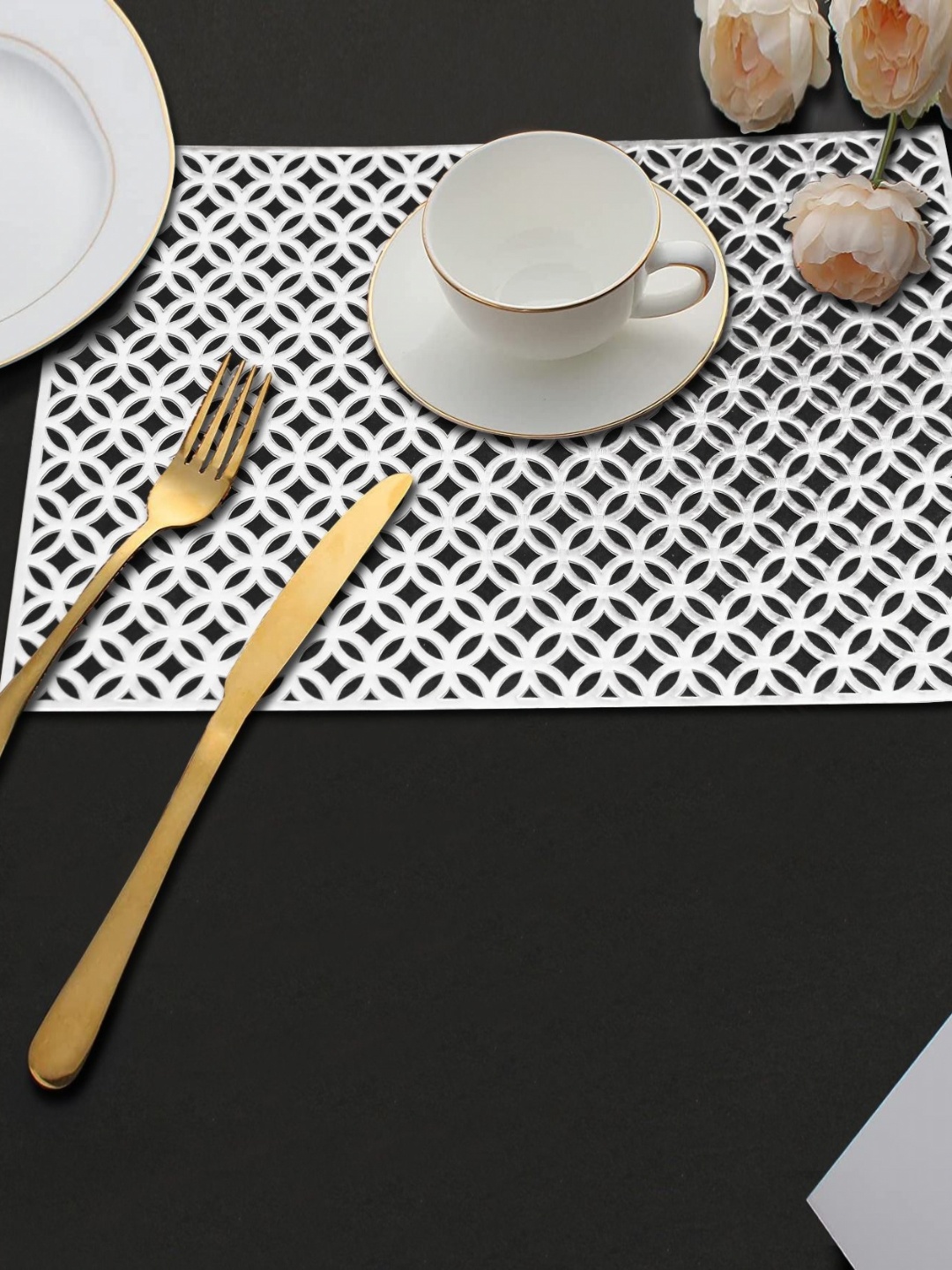 

LooMantha Silver-Toned 2 Pcs Geometric Textured Table Placemats