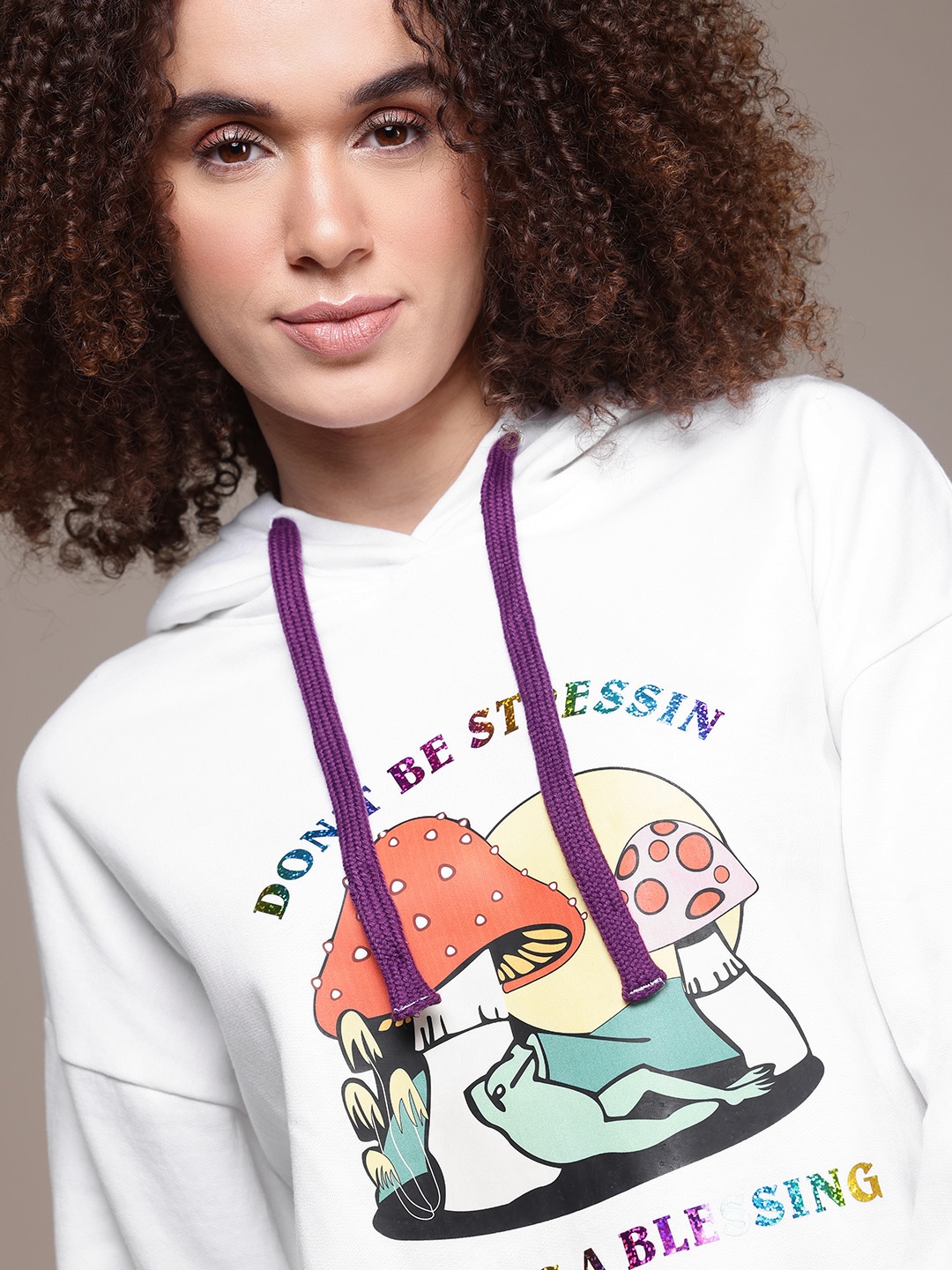 

The Roadster Lifestyle Co. Graphic Printed Hooded Crop Sweatshirt, White