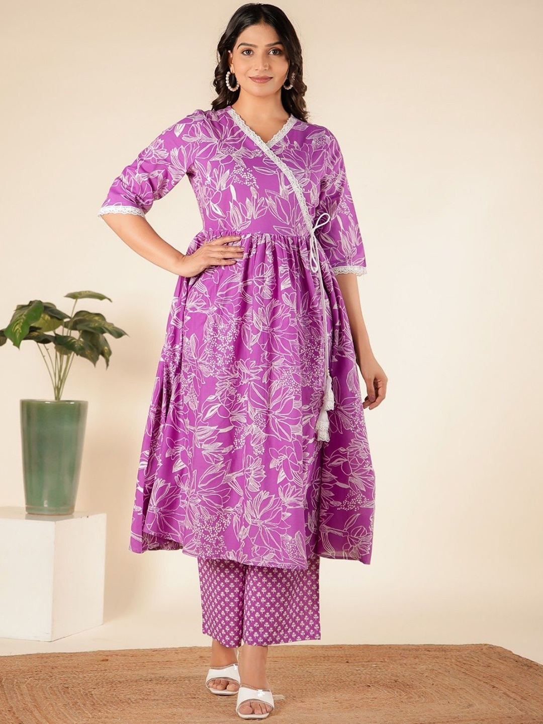 

Aramya Women Floral Printed Angrakha Cotton Anarkali Kurta With Palazzo, Purple