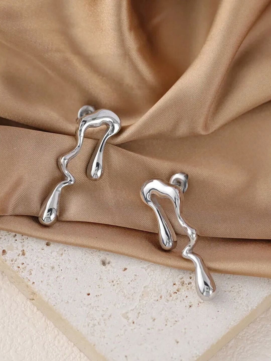 

SALVE Contemporary Shaped Studs, Silver