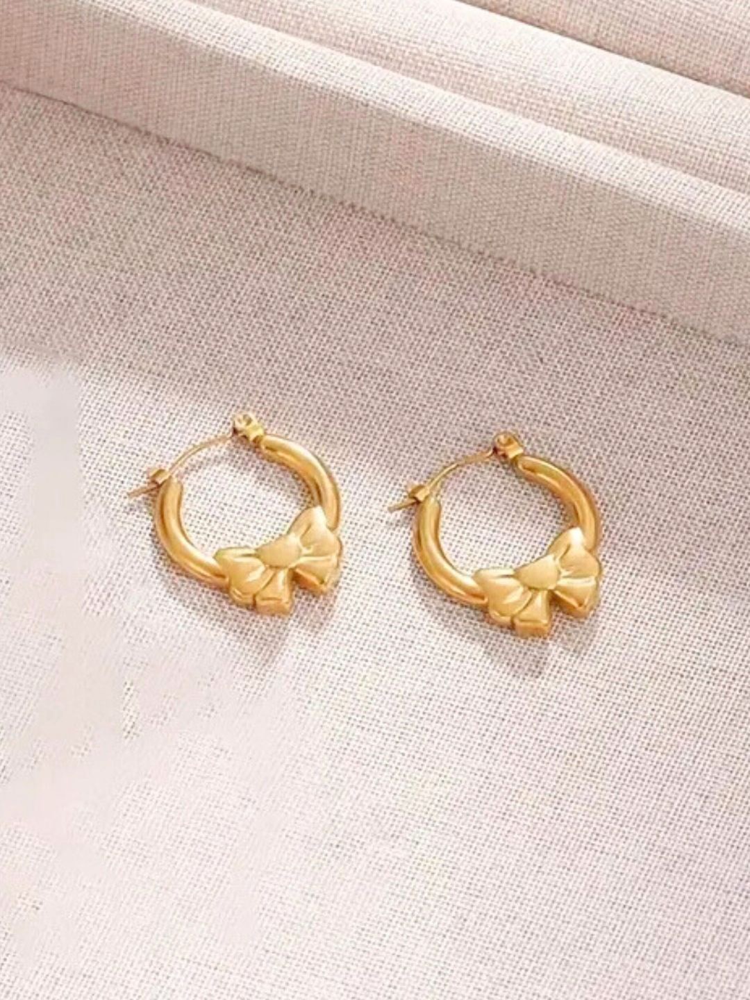 

SALVE Circular Shaped Hoop Earrings, Gold