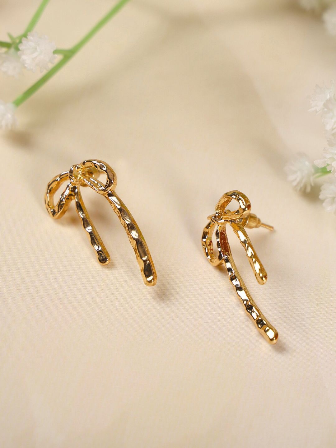 

SALVE Contemporary Shaped Studs, Gold