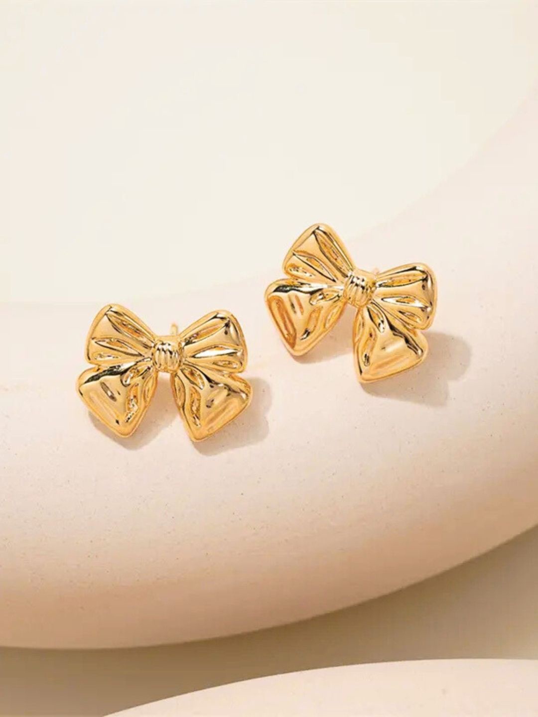 

SALVE Contemporary Shaped Studs, Gold