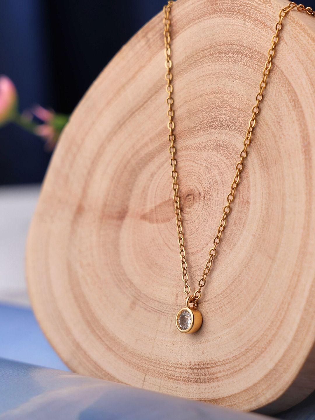 

SALVE Gold-Plated Circular Pendants with Chain