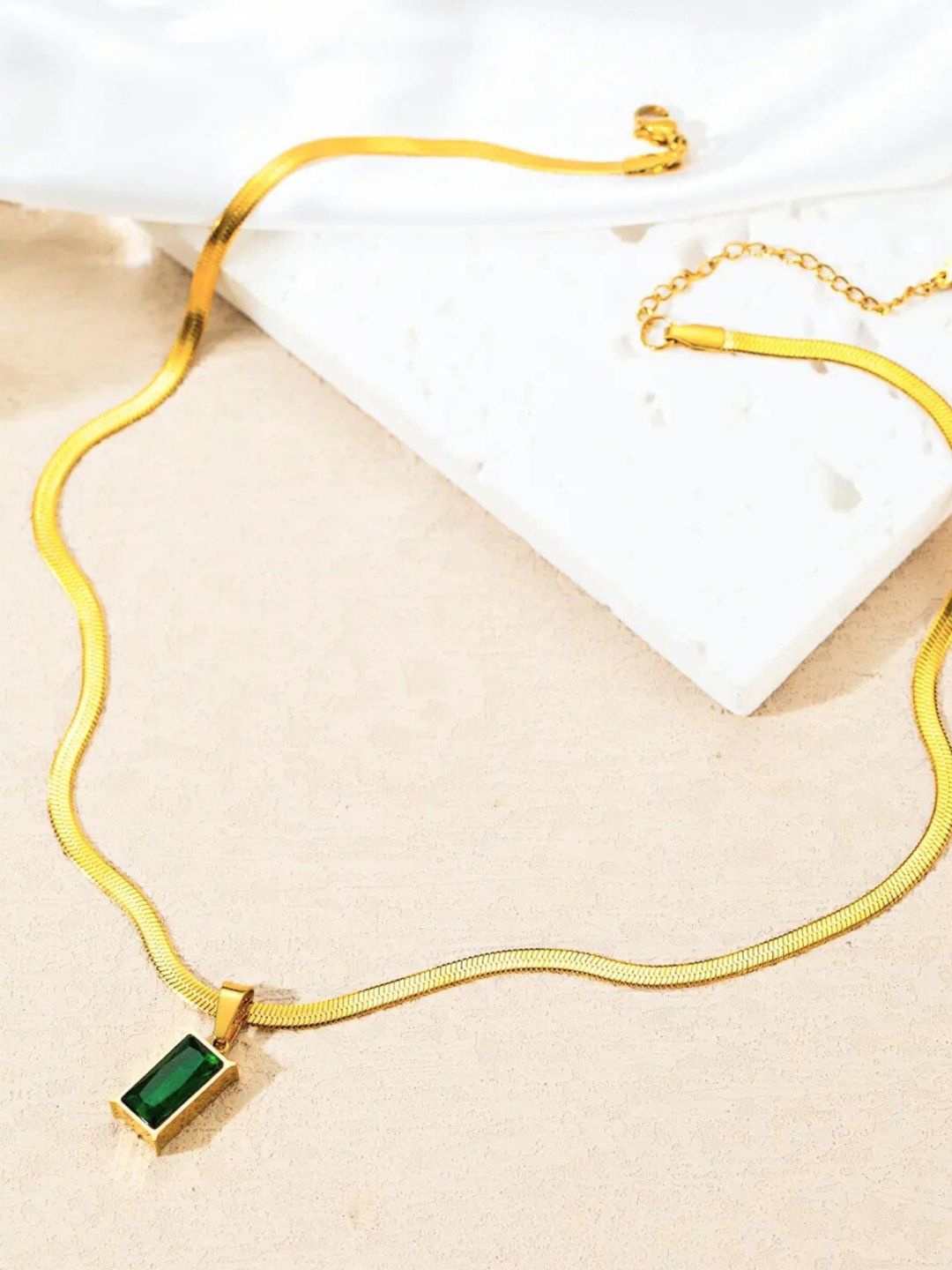 

SALVE Gold-Plated Geometric Pendants with Chains
